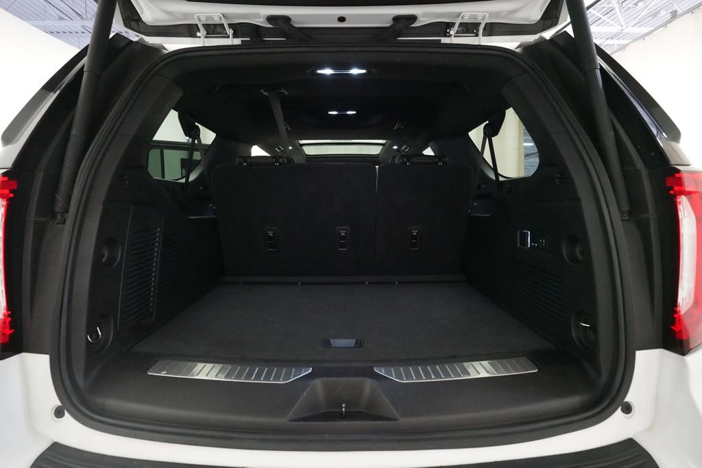 Used 2021 GMC Yukon XL AT4 w/ Technology Package AWD/4WD image 10