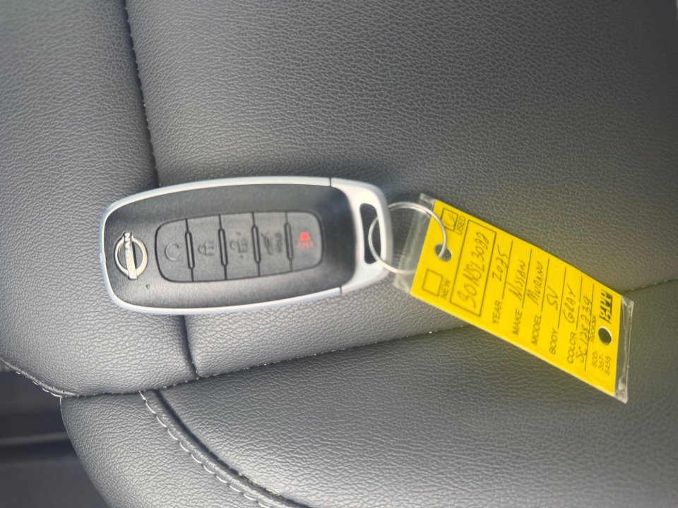 Used 2025 Nissan Murano SV image 37