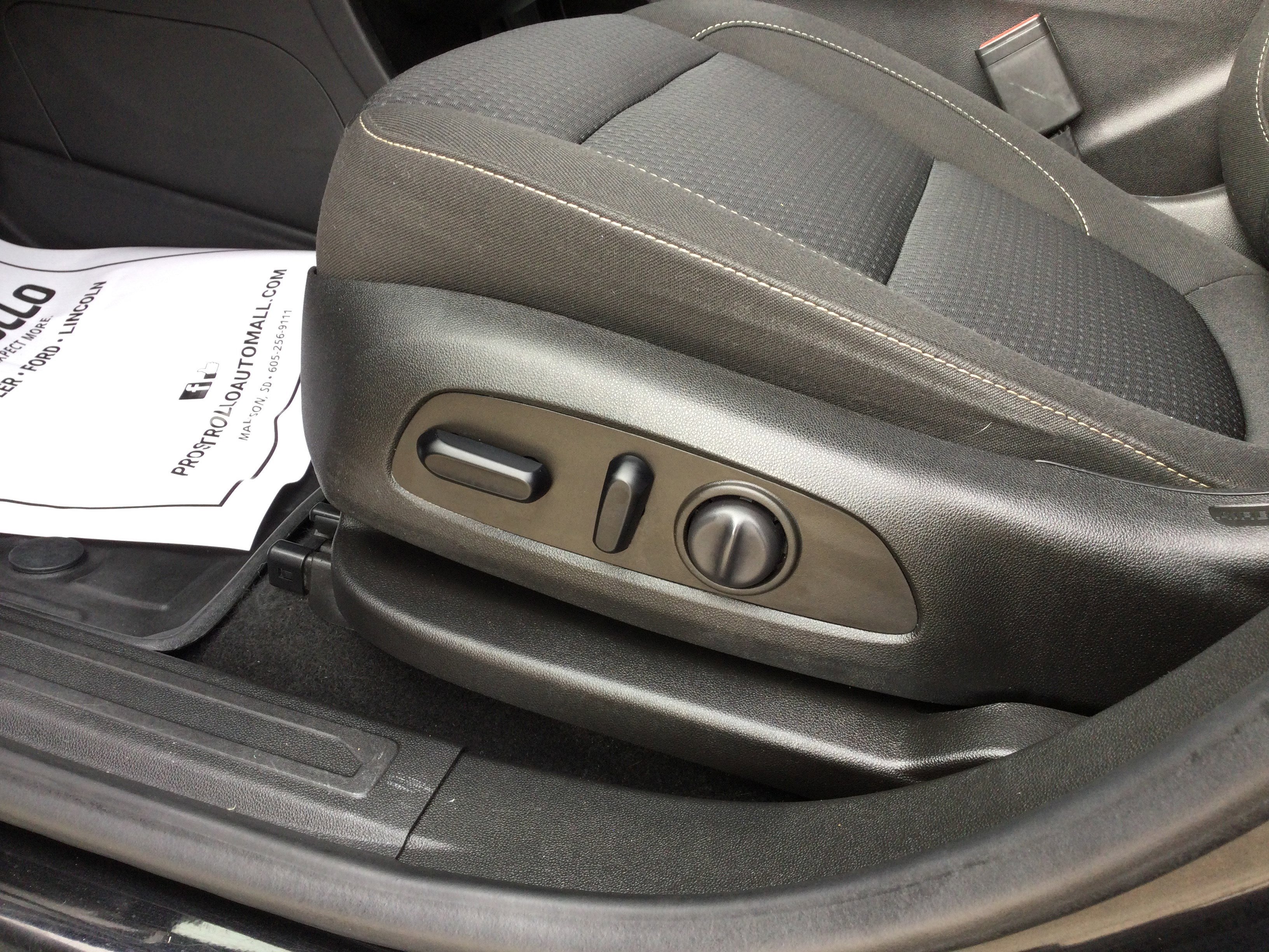 Used 2021 GMC Acadia SLE w/ Driver Convenience Package image 9