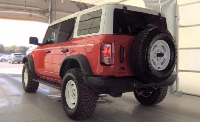 Used 2023 Ford Bronco Heritage Edition AWD/4WD image 7
