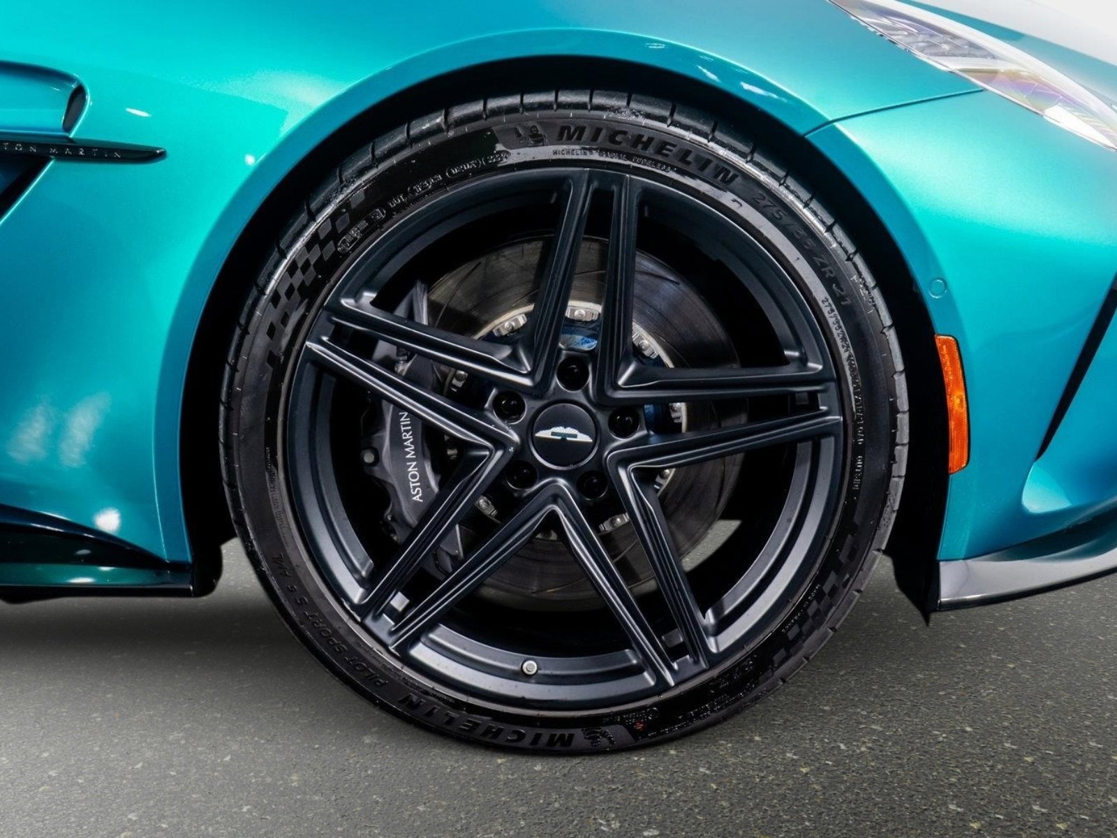 Used 2025 Aston Martin V8 Vantage Coupe image 7