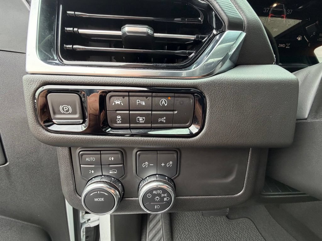 Used 2025 GMC Yukon XL Denali w/ Sun & Power Step Package AWD/4WD image 4