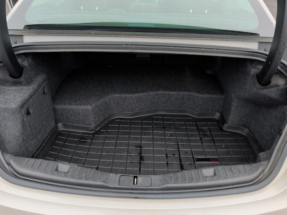 Used 2014 Lincoln MKZ Hybrid w/ Equipment Group 202A Reserve image 19