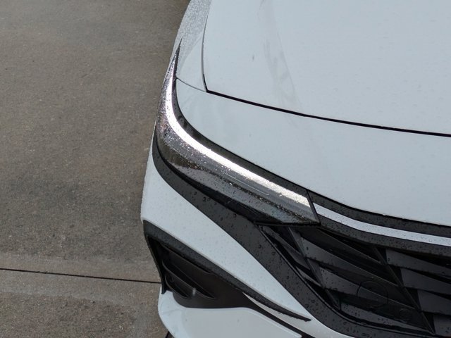 Used 2025 Hyundai Elantra Sport image 9
