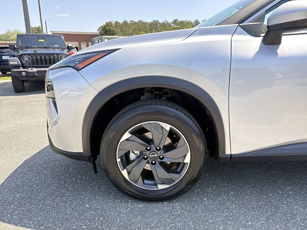 Used 2025 Nissan Rogue SV image 10