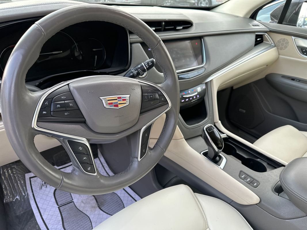 Used 2018 Cadillac XT5 Luxury w/ Driver Awareness Package image 29