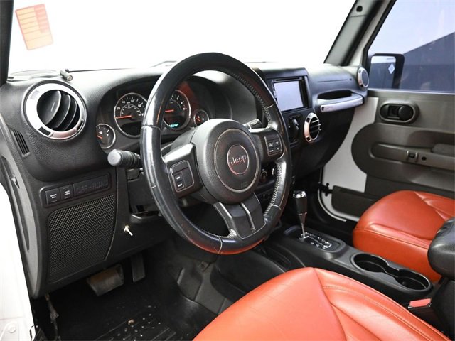 Used 2015 Jeep Wrangler Unlimited Rubicon image 12