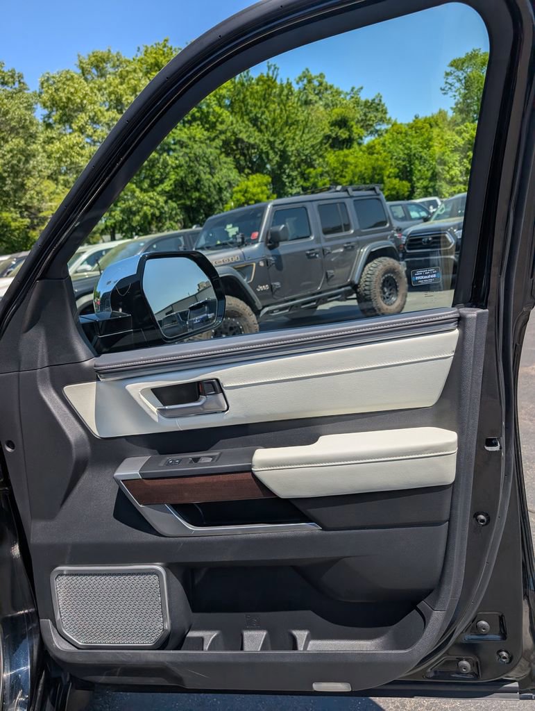 Used 2023 Toyota Sequoia Capstone AWD/4WD image 20
