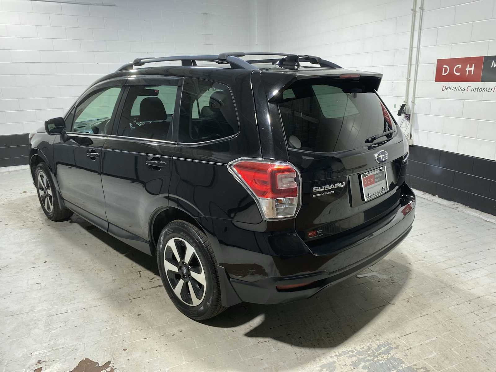 Used 2018 Subaru Forester 2.5i Premium w/ All-Weather Package AWD/4WD image 4