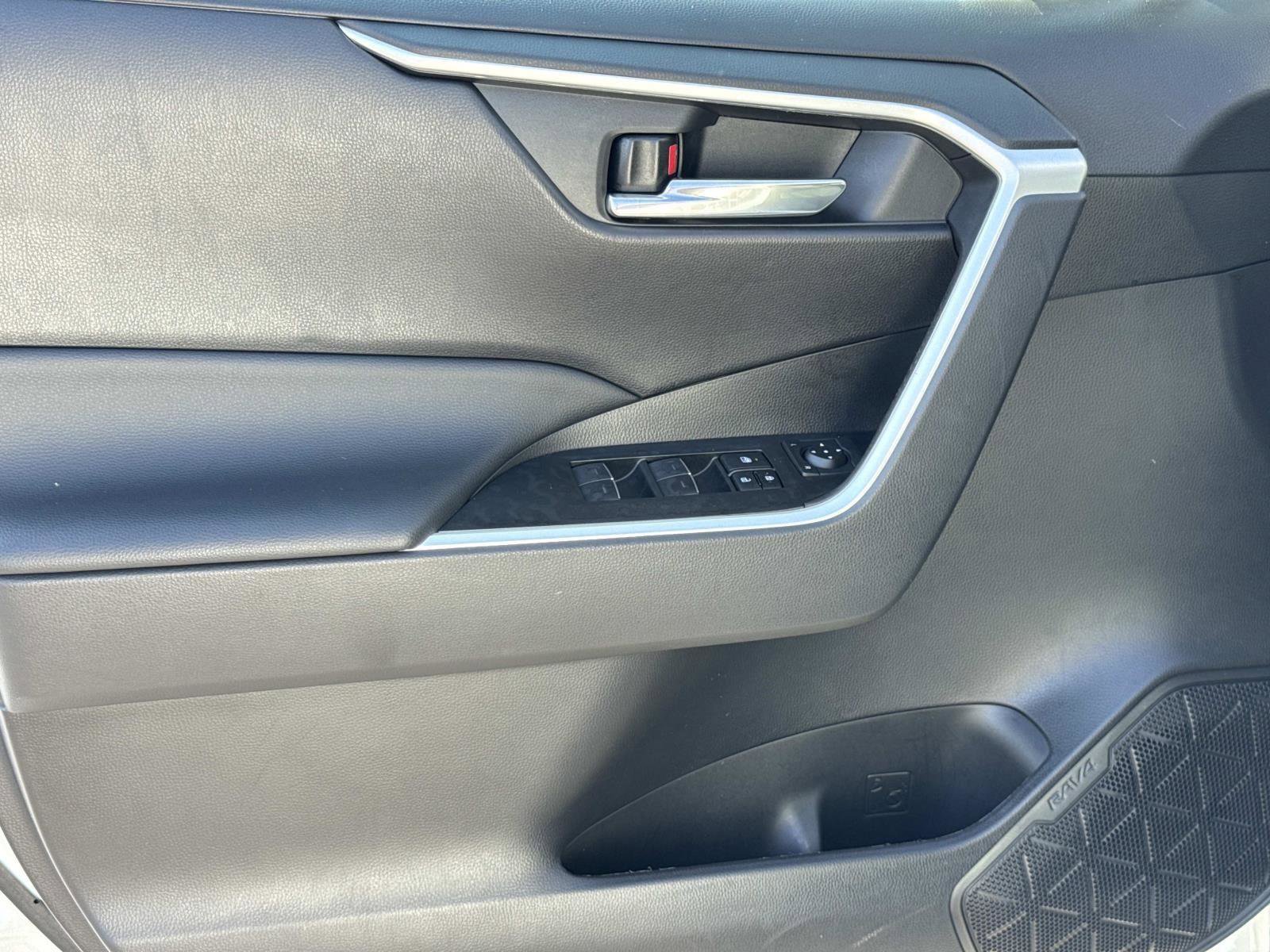 Used 2022 Toyota RAV4 XLE image 18