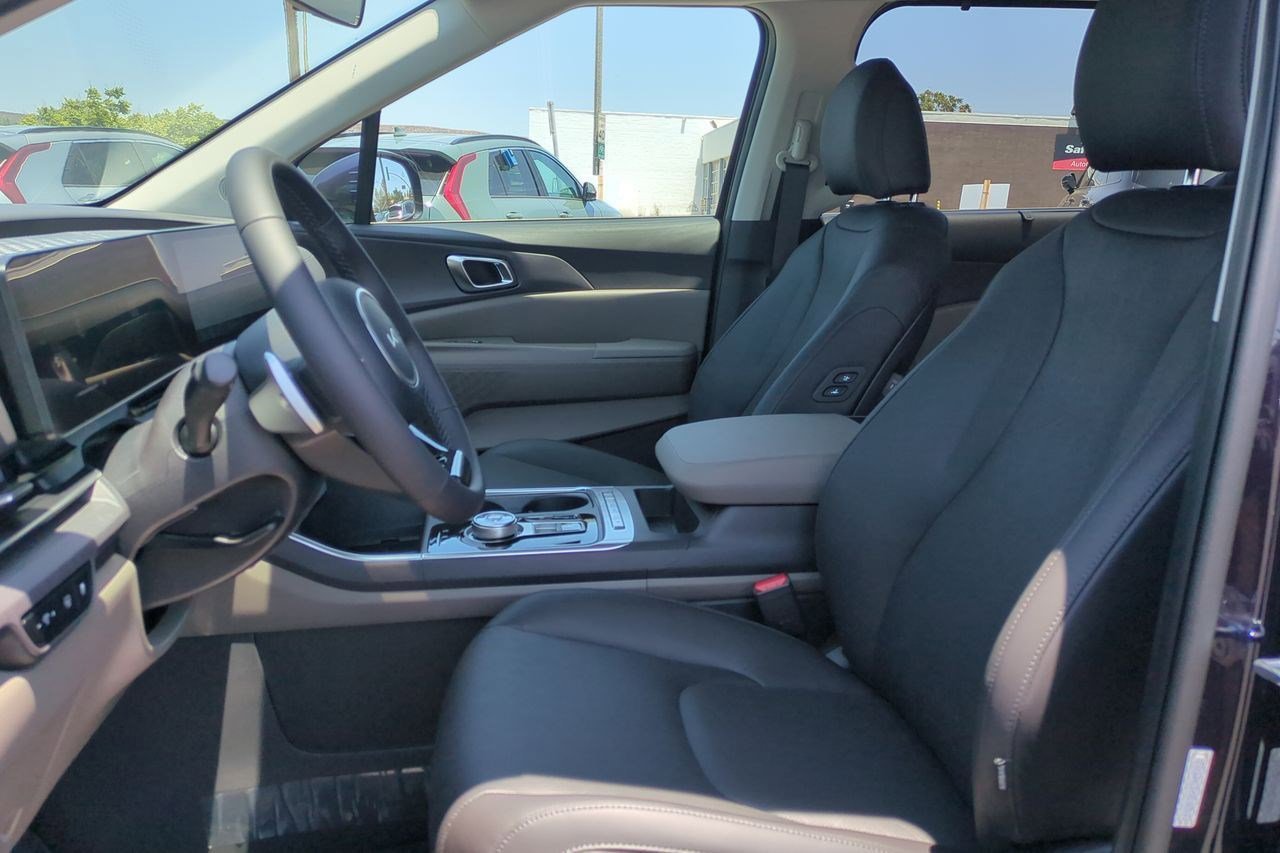 New 2026 Kia Carnival EX image 19