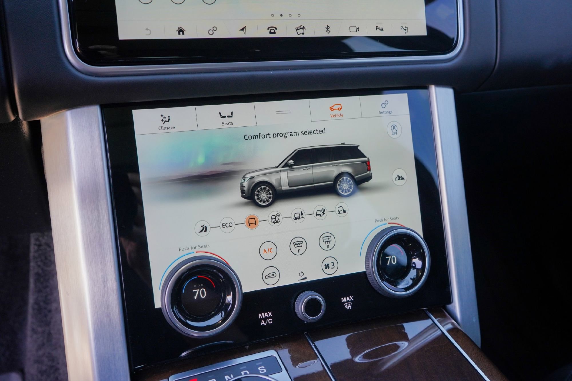 Used 2020 Land Rover Range Rover HSE image 16