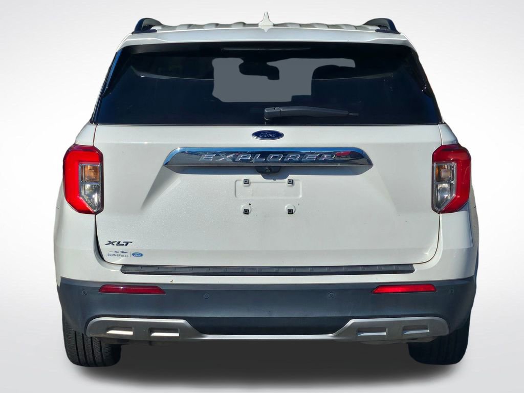 Used 2022 Ford Explorer XLT w/ Equipment Group 202A image 8