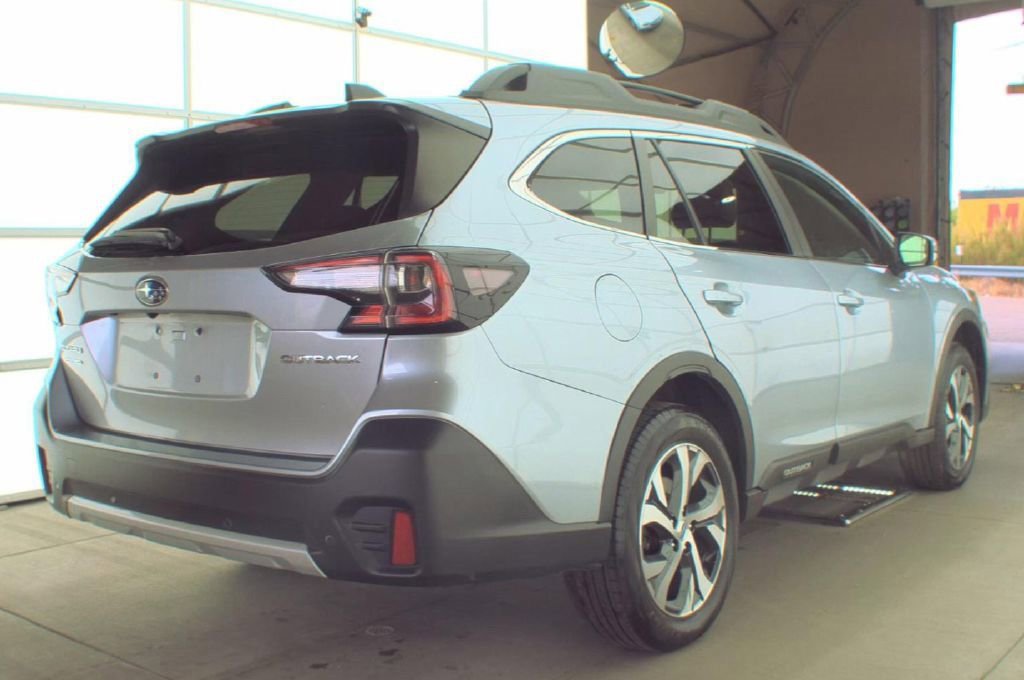 Used 2022 Subaru Outback Limited image 3
