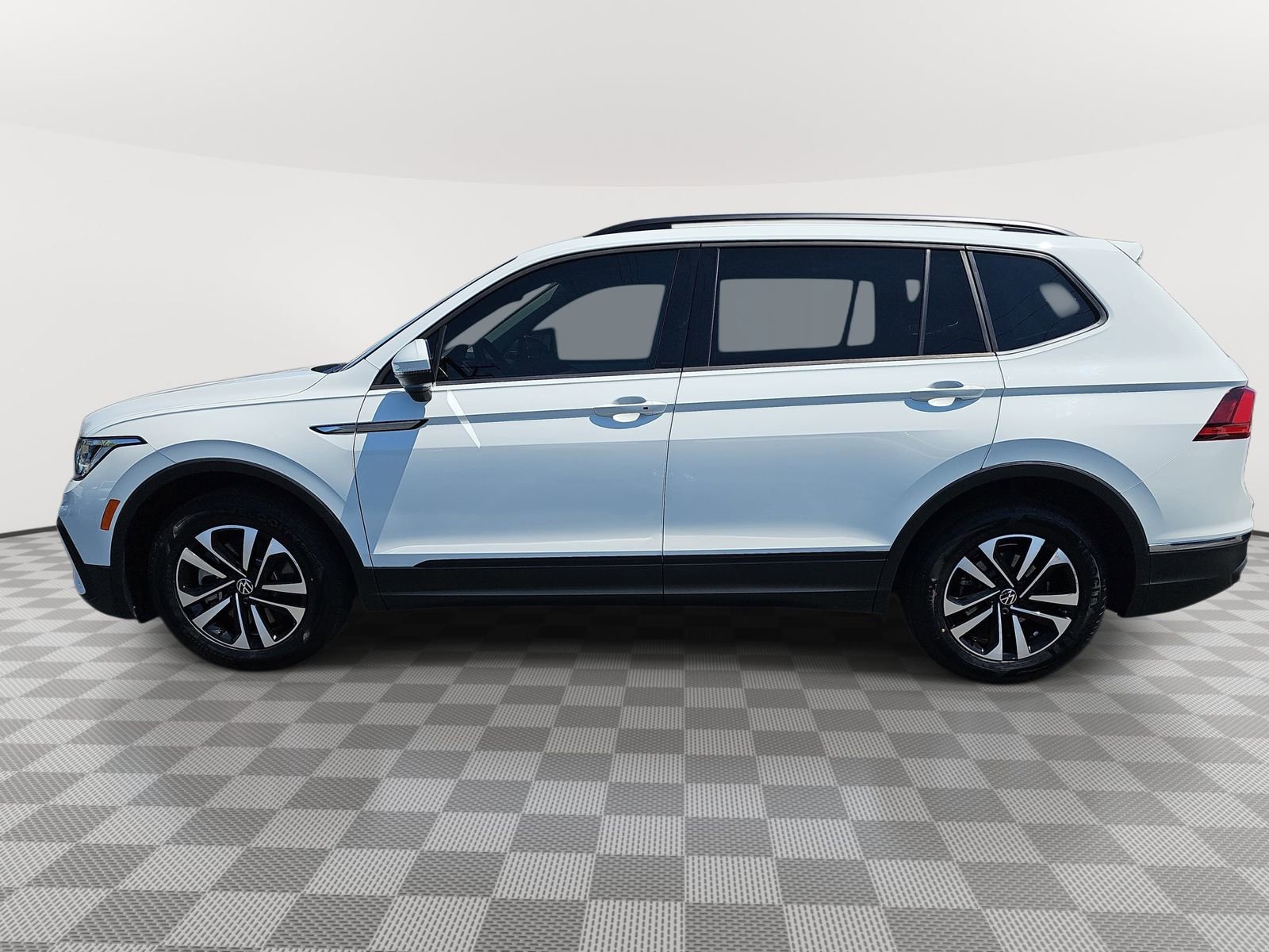Used 2024 Volkswagen Tiguan S FWD image 8