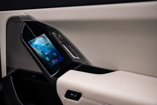 Used 2023 BMW 760i xDrive image 30