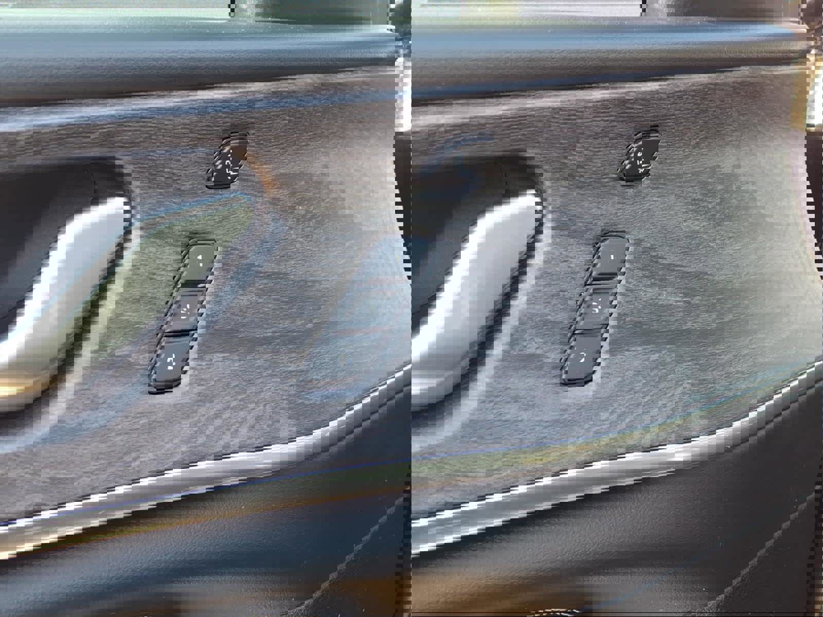 Used 2023 Jeep Grand Cherokee L Overland w/ Advanced Protech Group III image 14