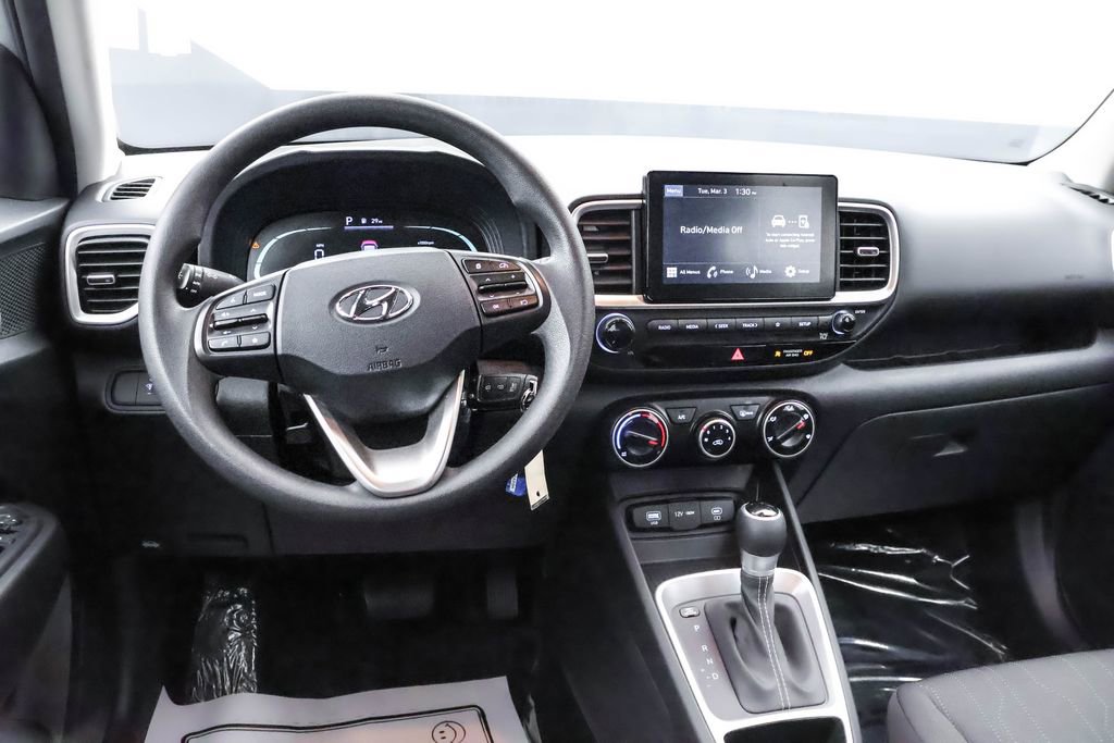 Used 2023 Hyundai Venue SE w/ Cargo Package image 18