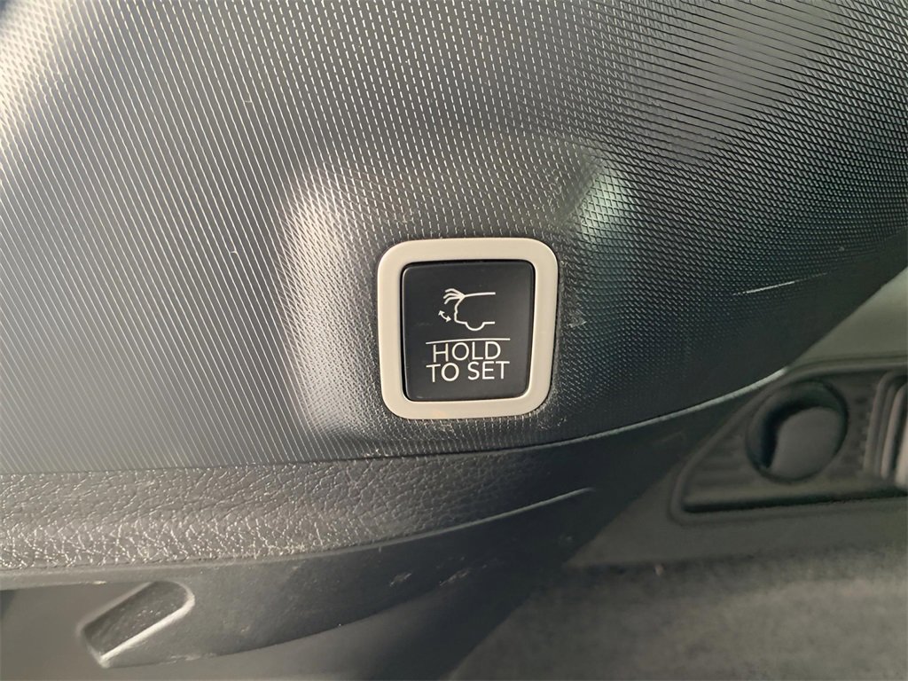 Used 2022 Jeep Grand Cherokee Overland w/ Luxury Tech Group IV image 28