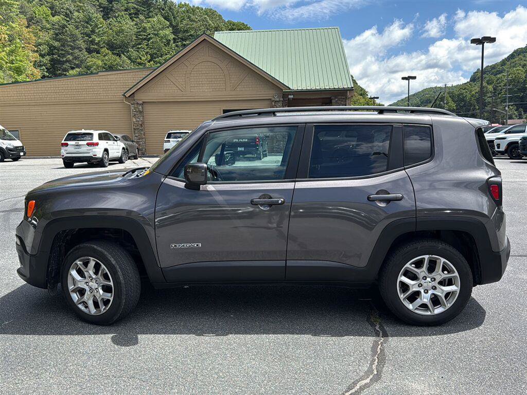 Used 2017 Jeep Renegade Latitude AWD/4WD image 43