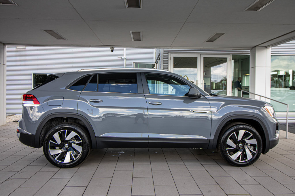 New 2026 Volkswagen Atlas Cross Sport SE FWD image 3