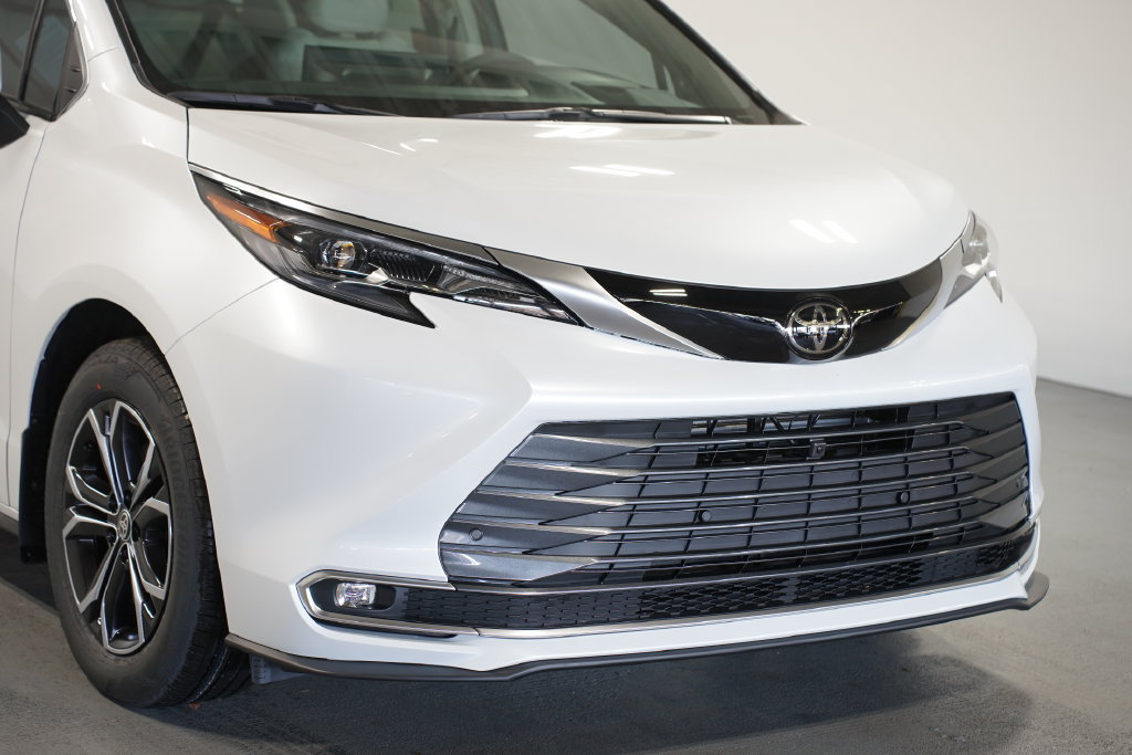 New 2026 Toyota Sienna Platinum AWD/4WD image 4