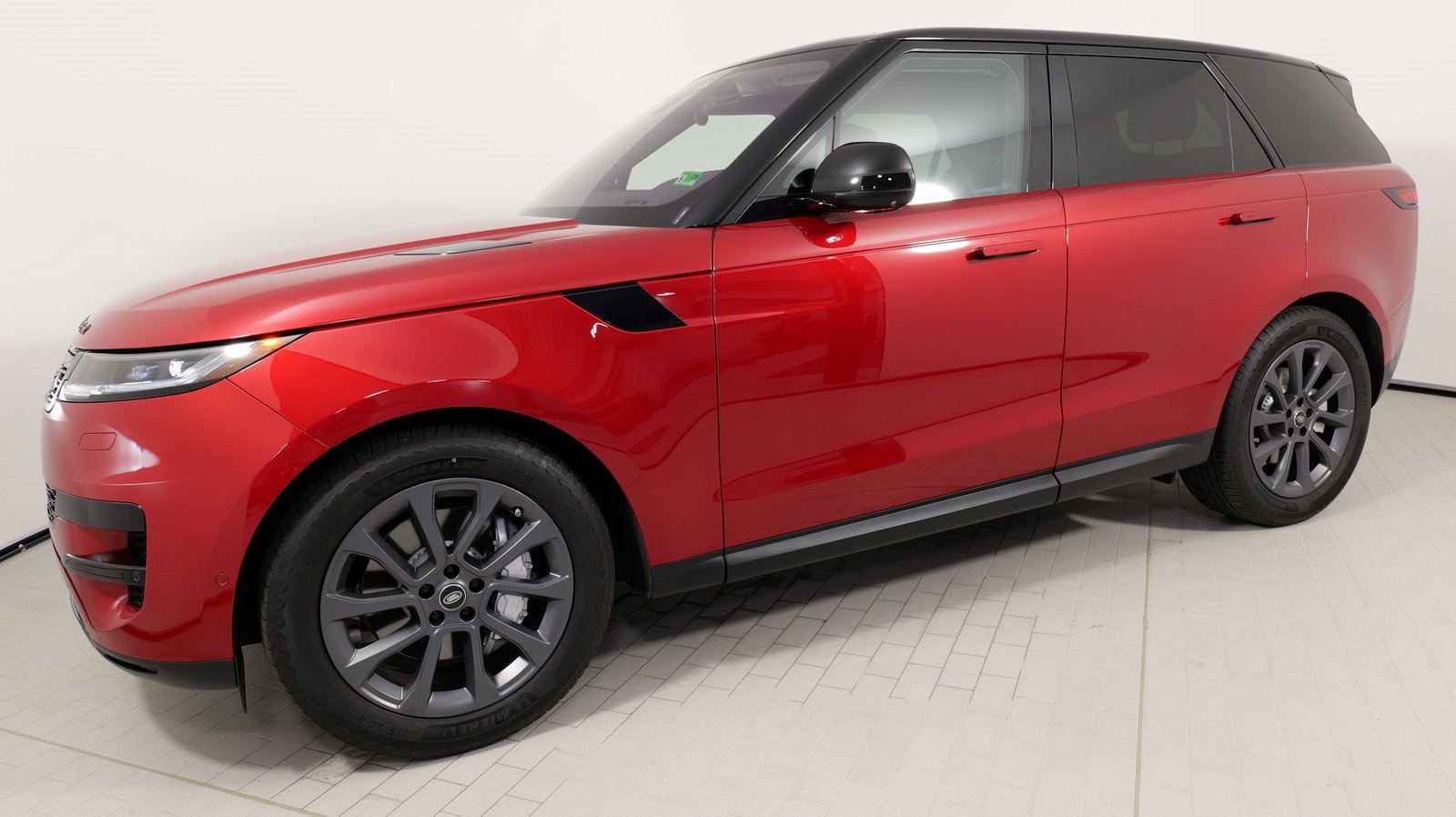Used 2023 Land Rover Range Rover Sport SE image 1