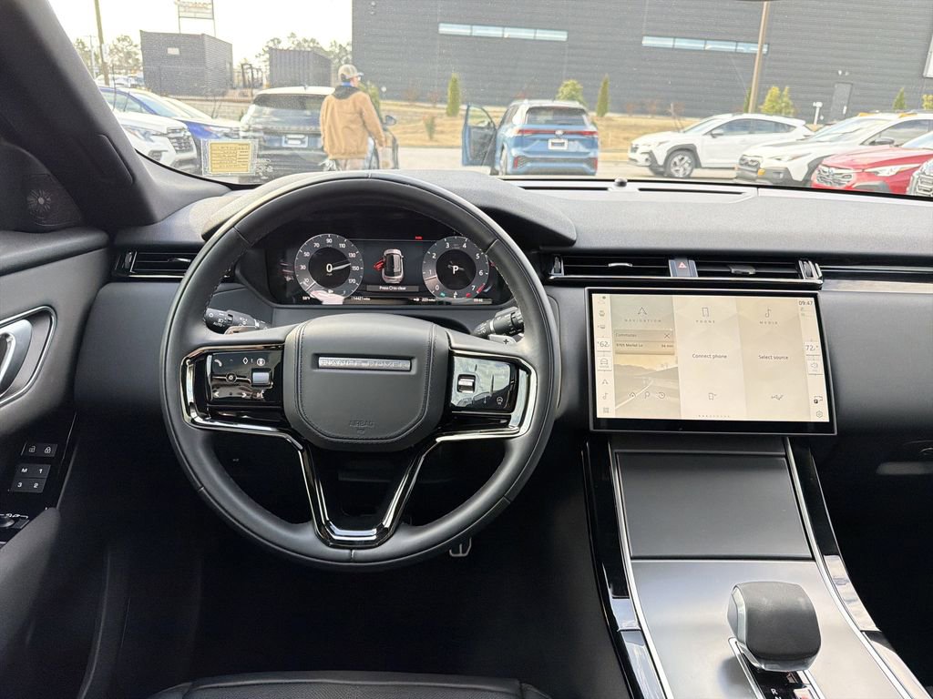 Used 2025 Land Rover Range Rover Velar Dynamic SE image 4
