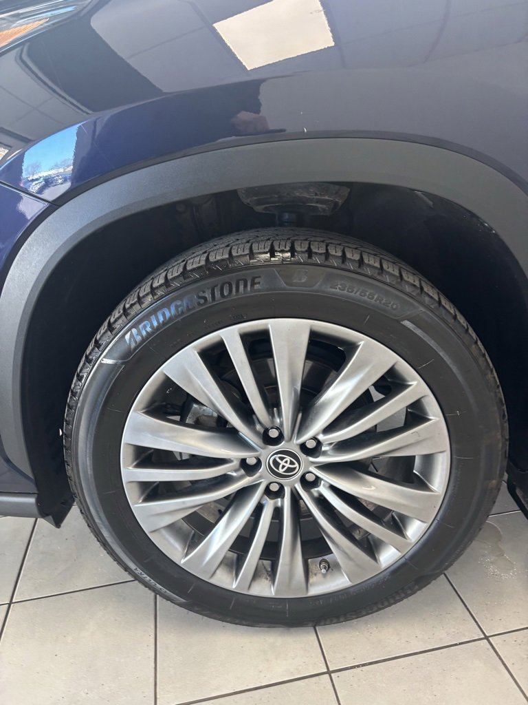 Certified 2021 Toyota Highlander Platinum image 31