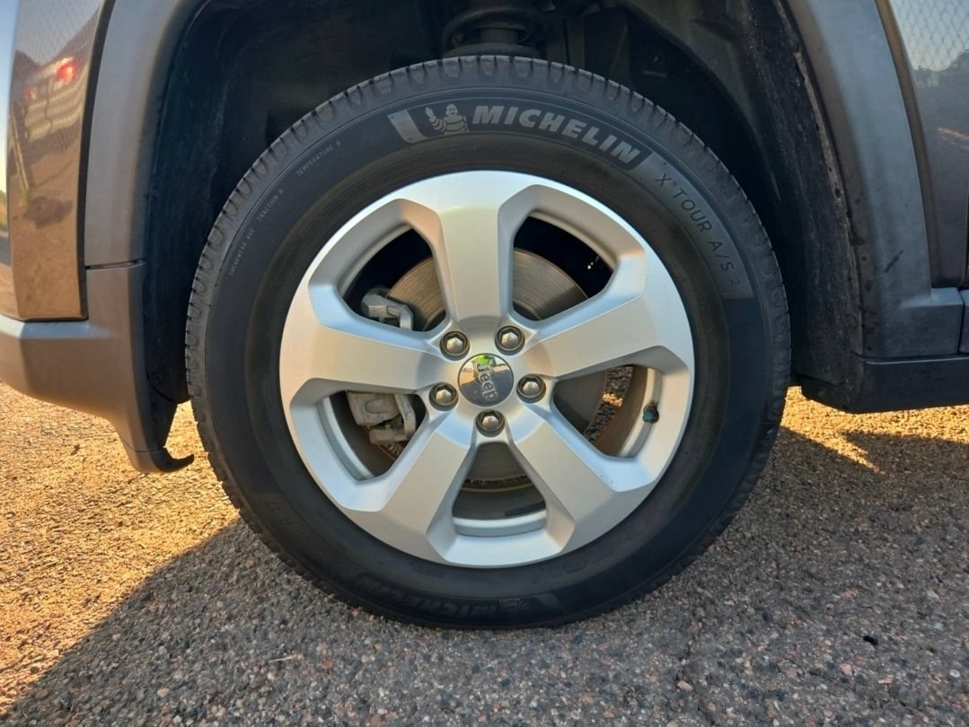 Used 2018 Jeep Compass Latitude w/ Cold Weather Group AWD/4WD image 12