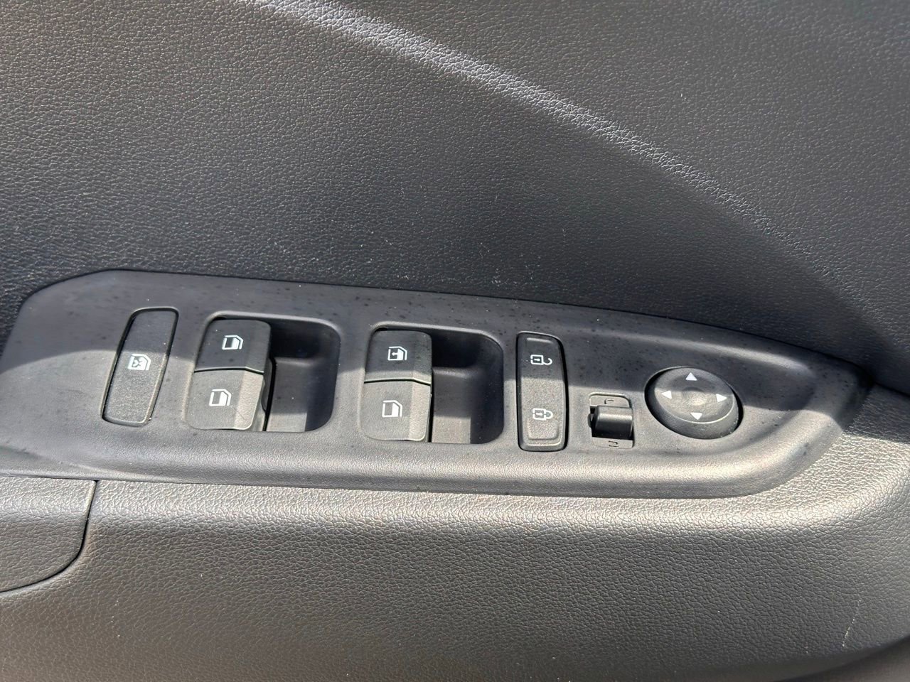 Certified 2025 Hyundai Venue SE image 23