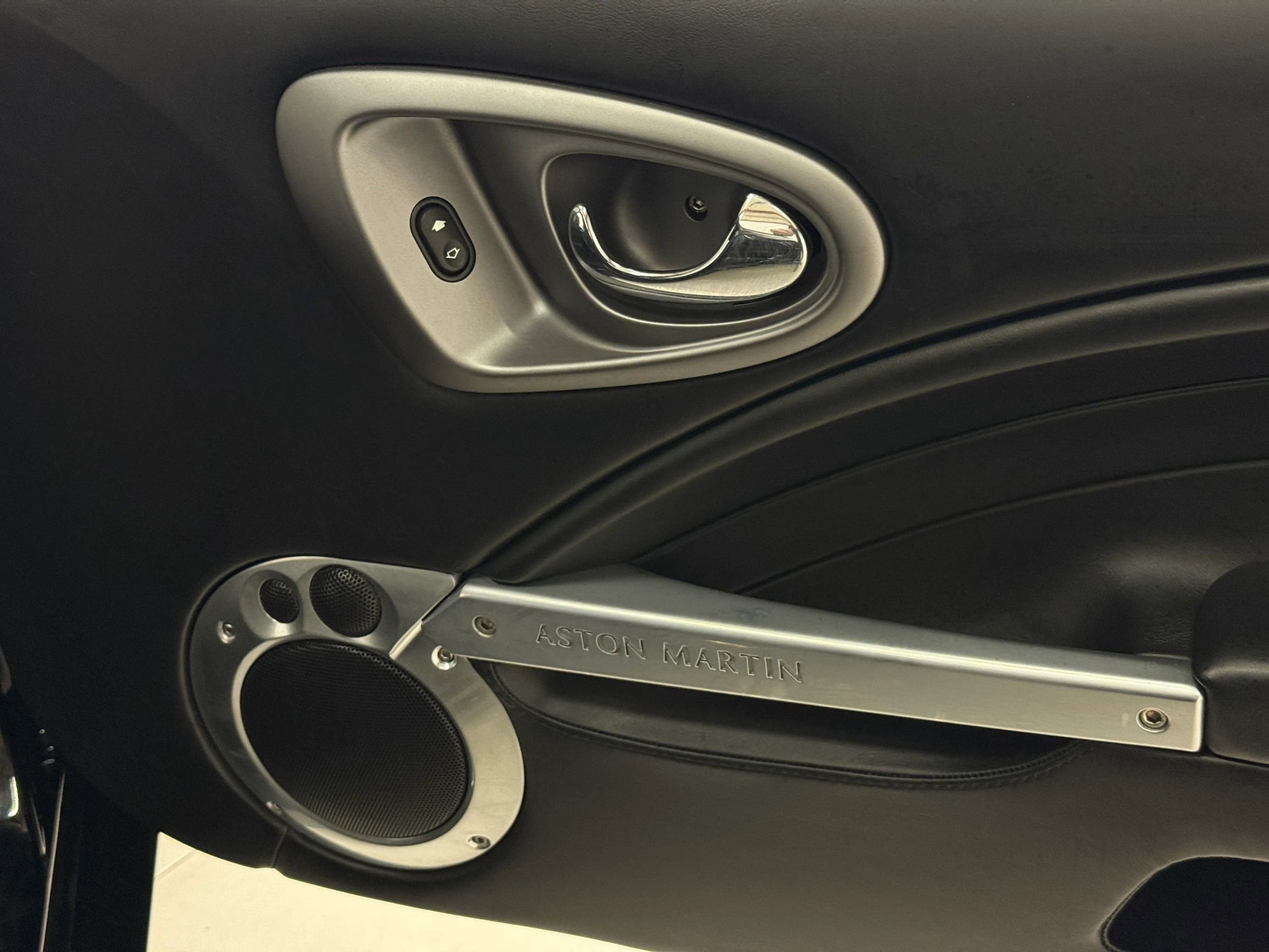 Used 2006 Aston Martin Vanquish S image 21