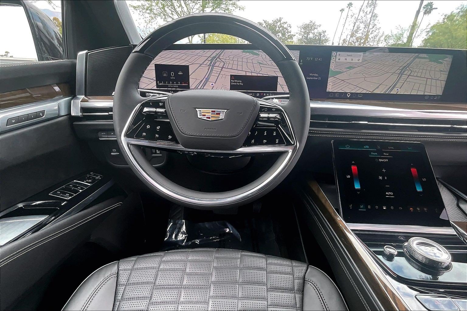 New 2026 Cadillac Escalade Platinum Luxury w/ LPO, Radiant Package AWD/4WD image 13