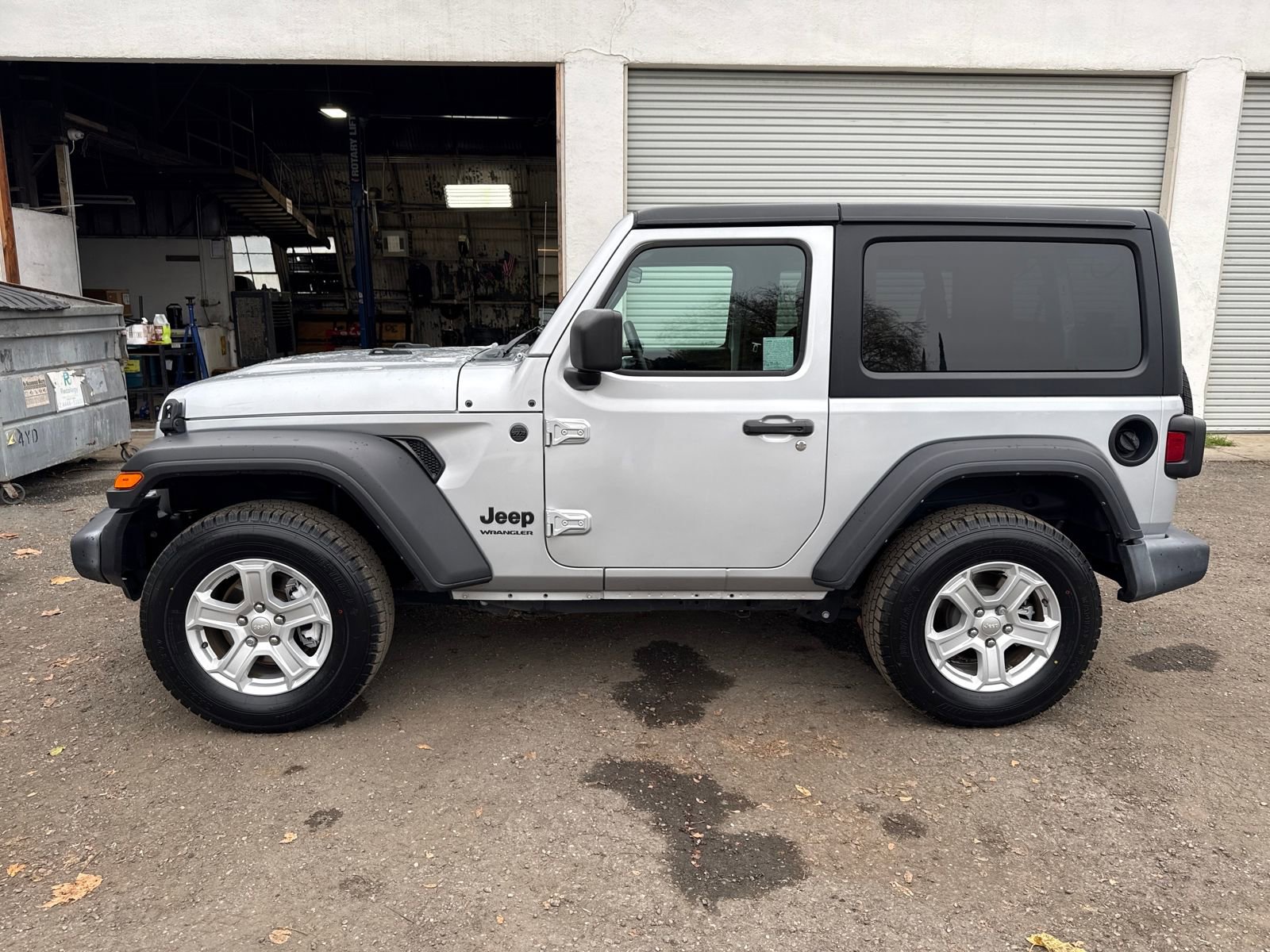 Used 2022 Jeep Wrangler Sport S image 2