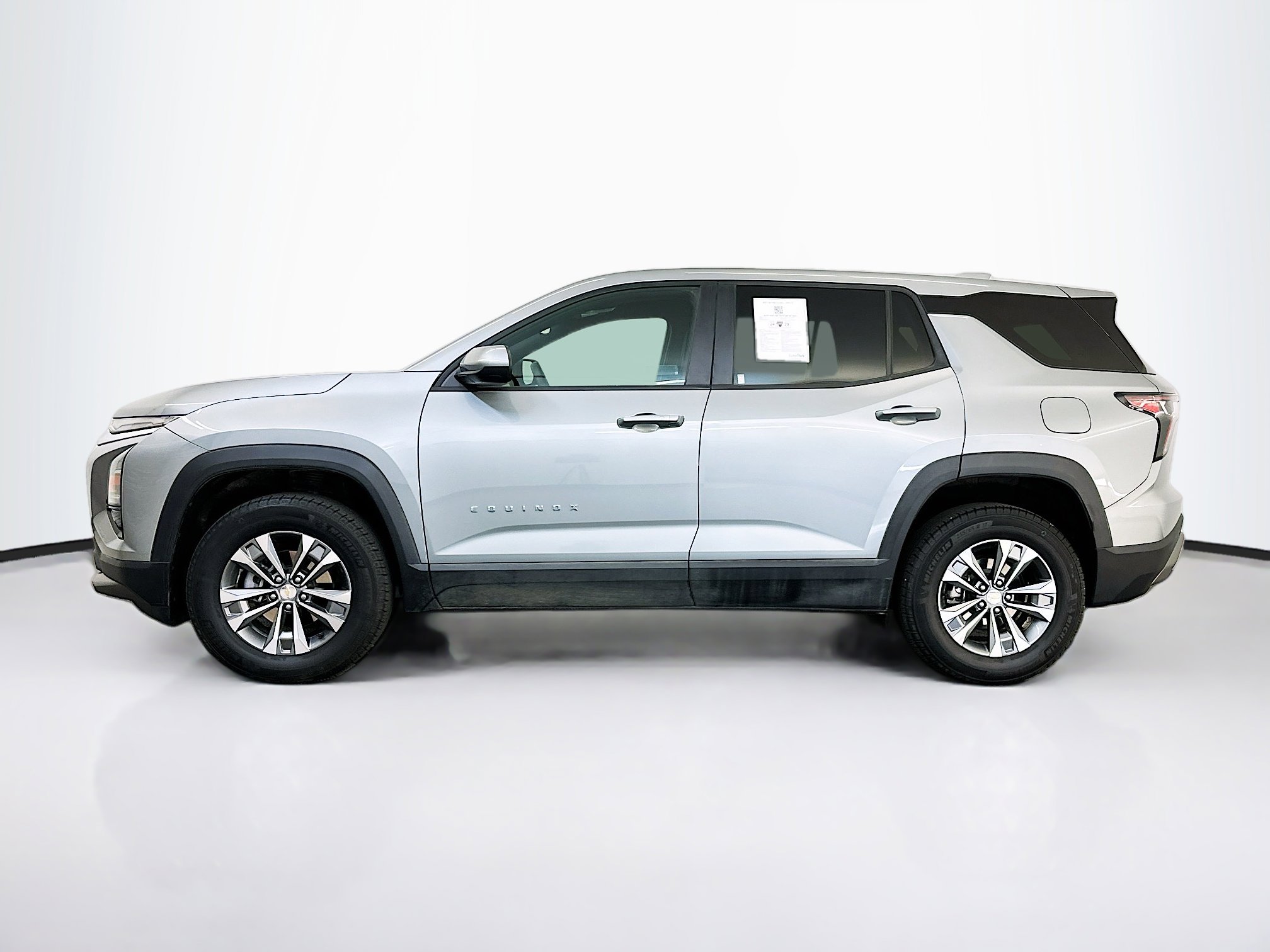 Used 2025 Chevrolet Equinox LT image 4