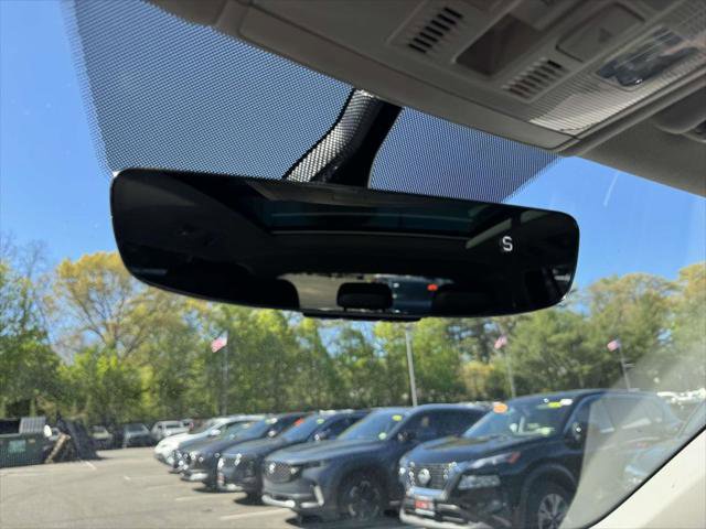 Used 2021 Volkswagen Tiguan SE w/ Panoramic Sunroof Package AWD/4WD image 32