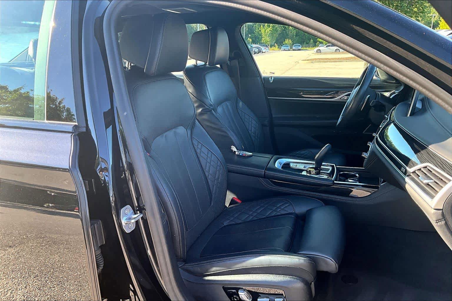 Used 2020 BMW 750i xDrive w/ Executive Package AWD/4WD image 8