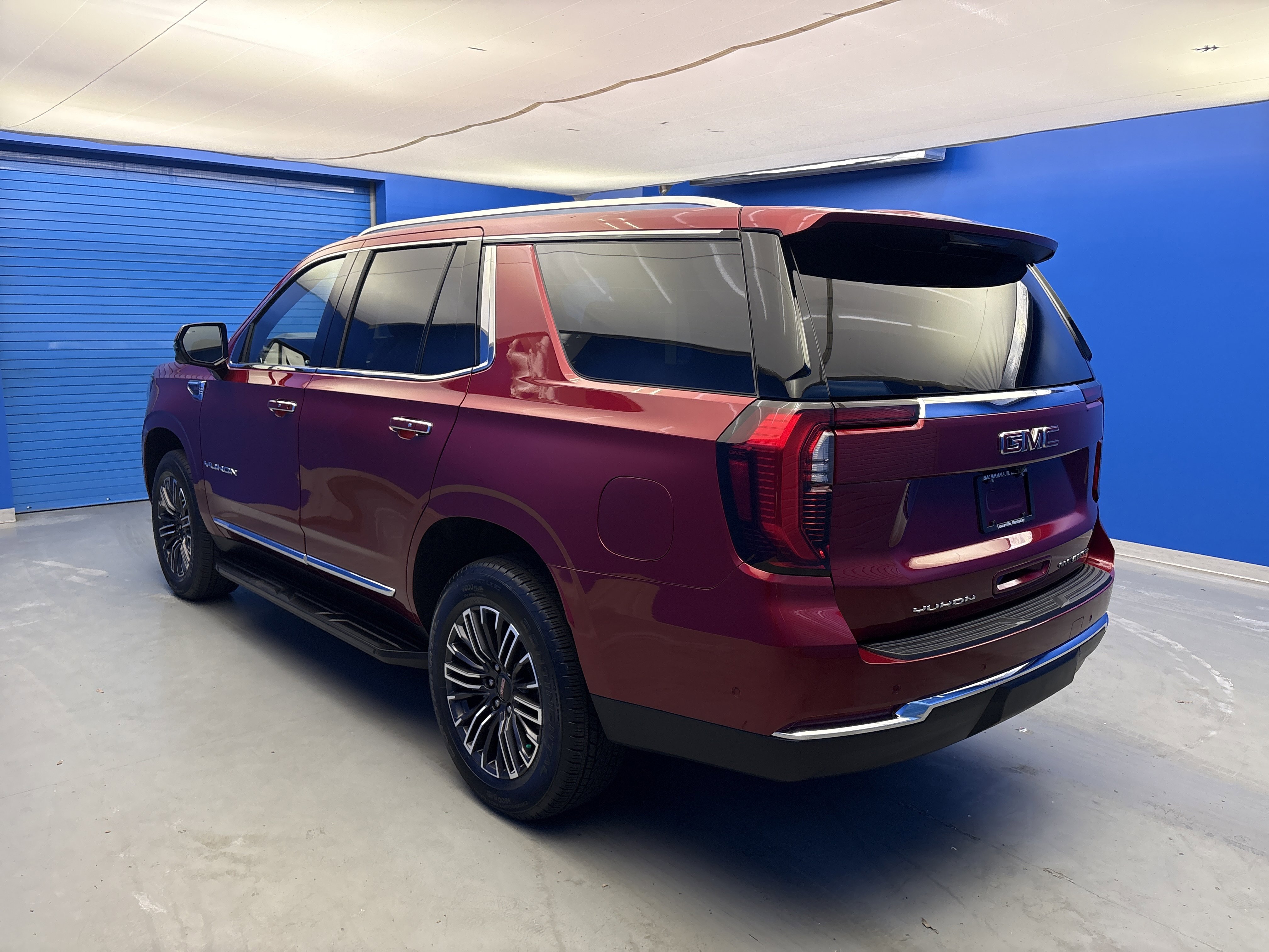 Used 2025 GMC Yukon Elevation AWD/4WD image 5