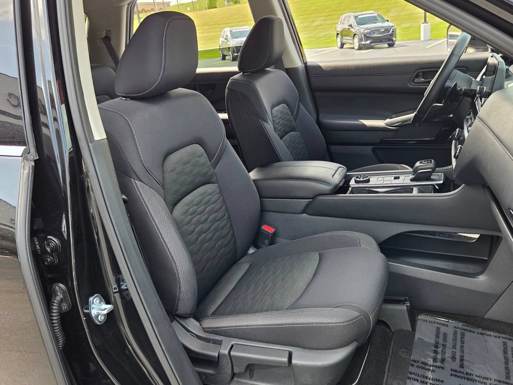 Used 2025 Nissan Pathfinder SV AWD/4WD image 19