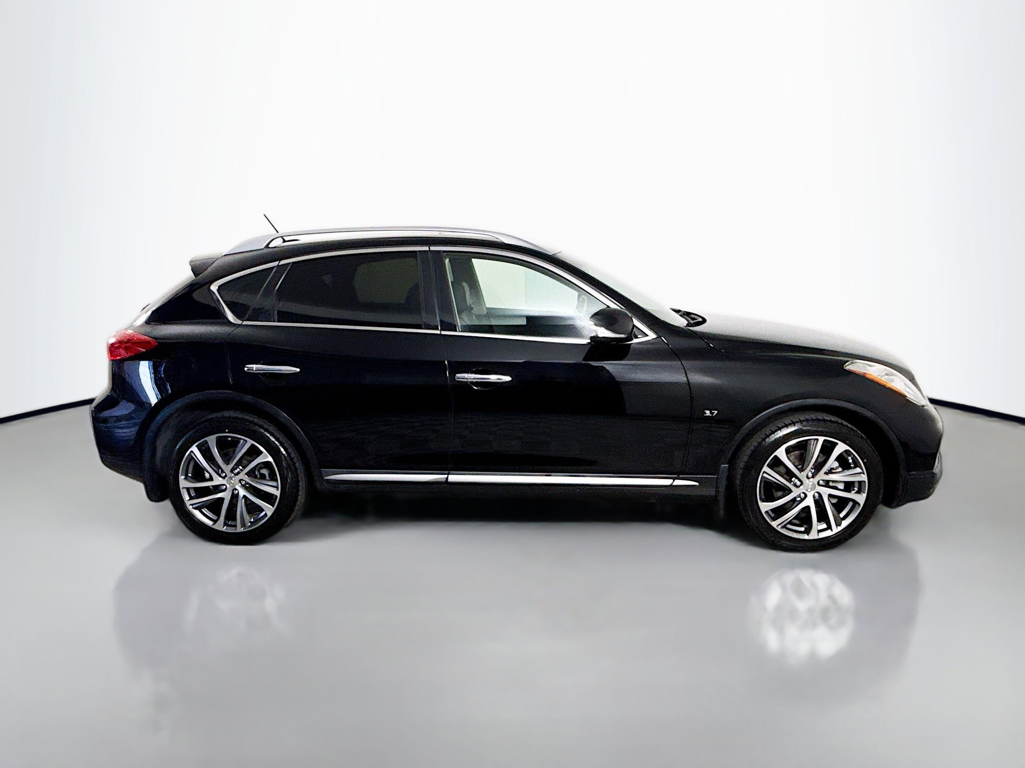 Used 2017 INFINITI QX50 2WD w/ Deluxe Touring Package image 11