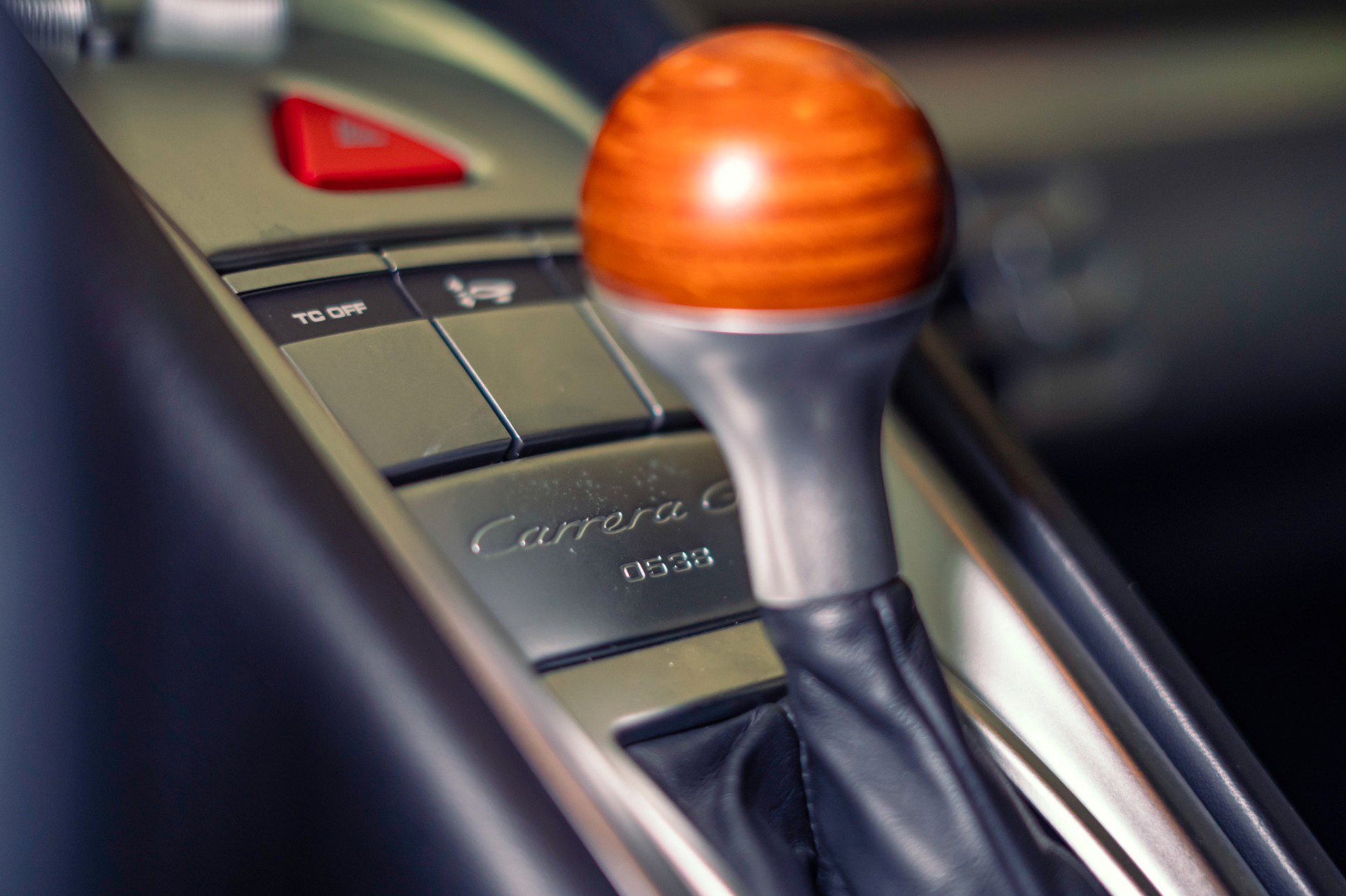 Used 2005 Porsche Carrera GT RWD image 38