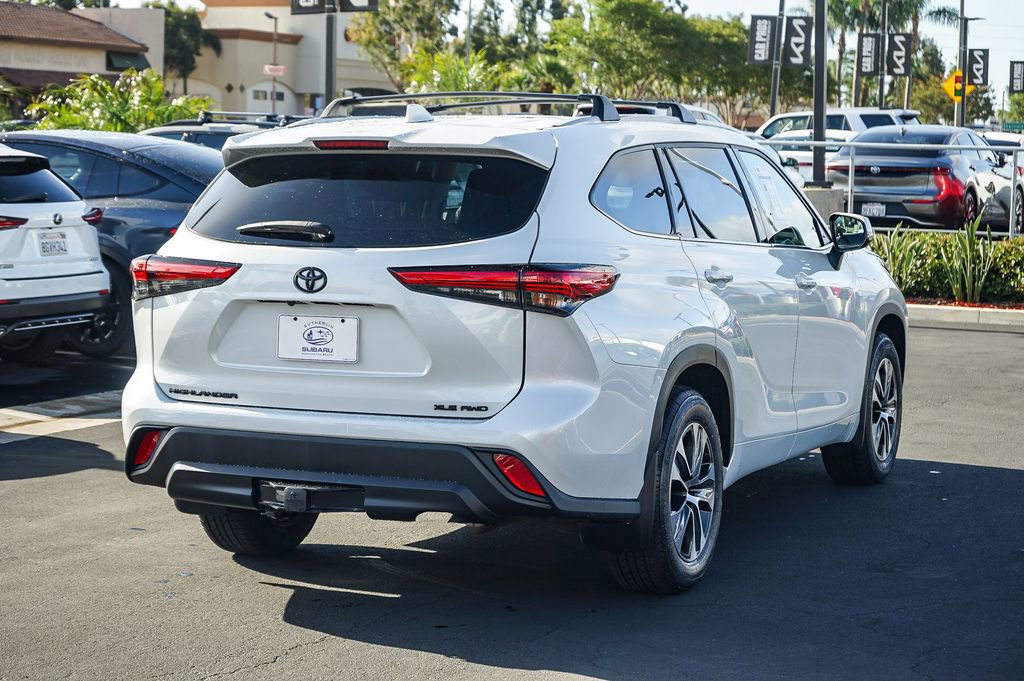 Used 2022 Toyota Highlander XLE image 5