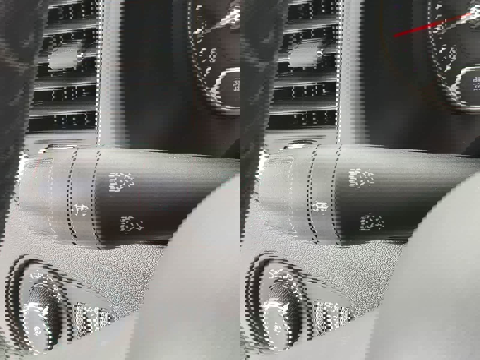 Used 2023 Jeep Renegade Limited image 33