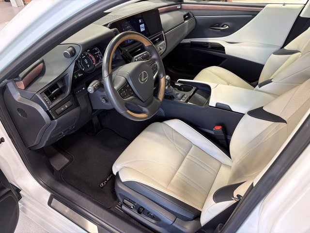 Used 2025 Lexus ES 300h w/ Technology Package FWD image 11