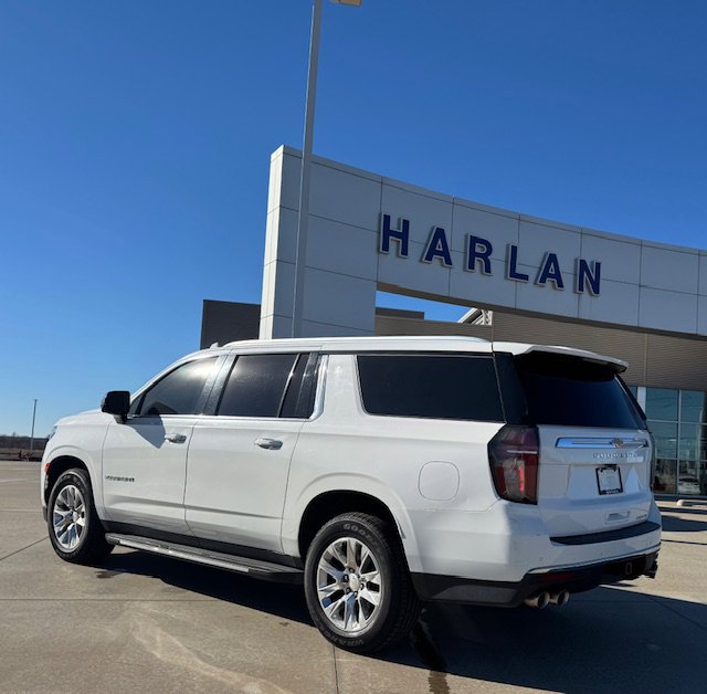 Used 2021 Chevrolet Suburban Premier w/ Premium Package image 3