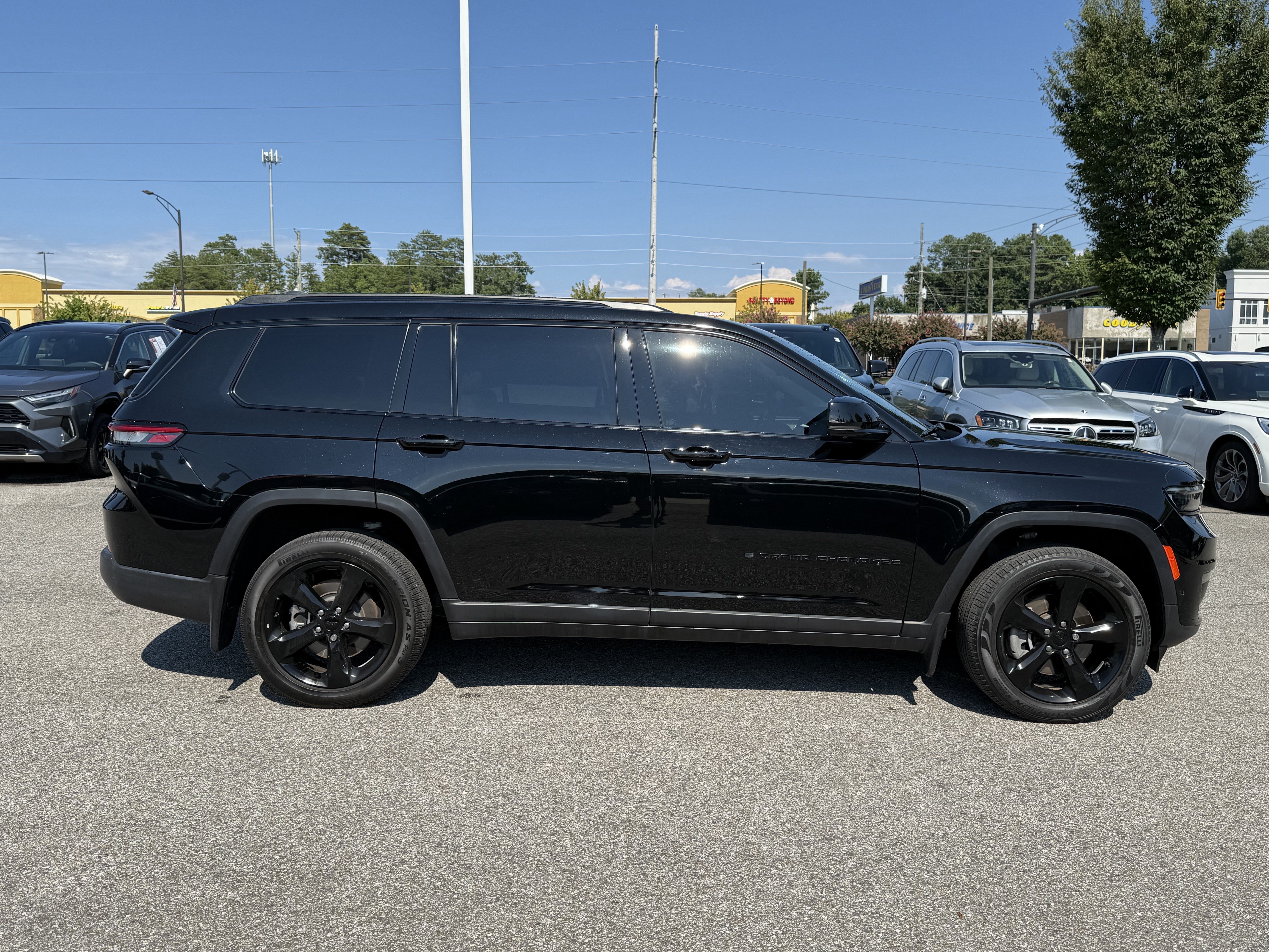 Used 2023 Jeep Grand Cherokee L Limited w/ Luxury Tech Group II AWD/4WD image 11