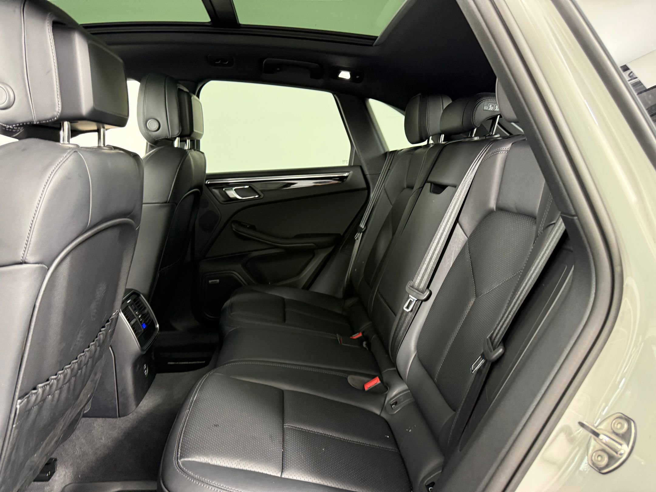 New 2025 Porsche Macan image 16