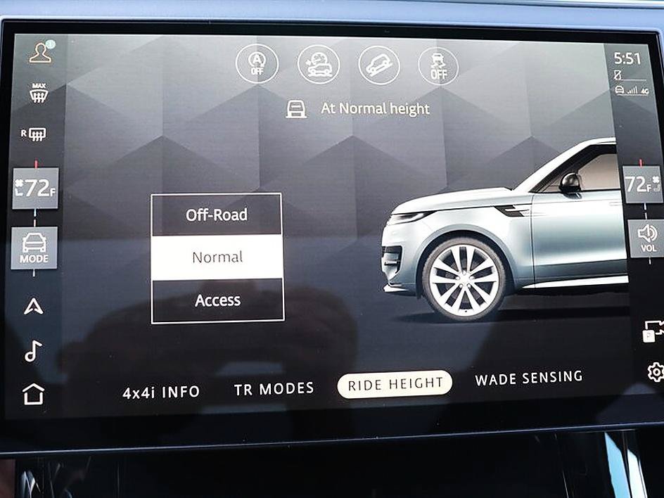 Used 2024 Land Rover Range Rover Sport SE AWD/4WD image 38