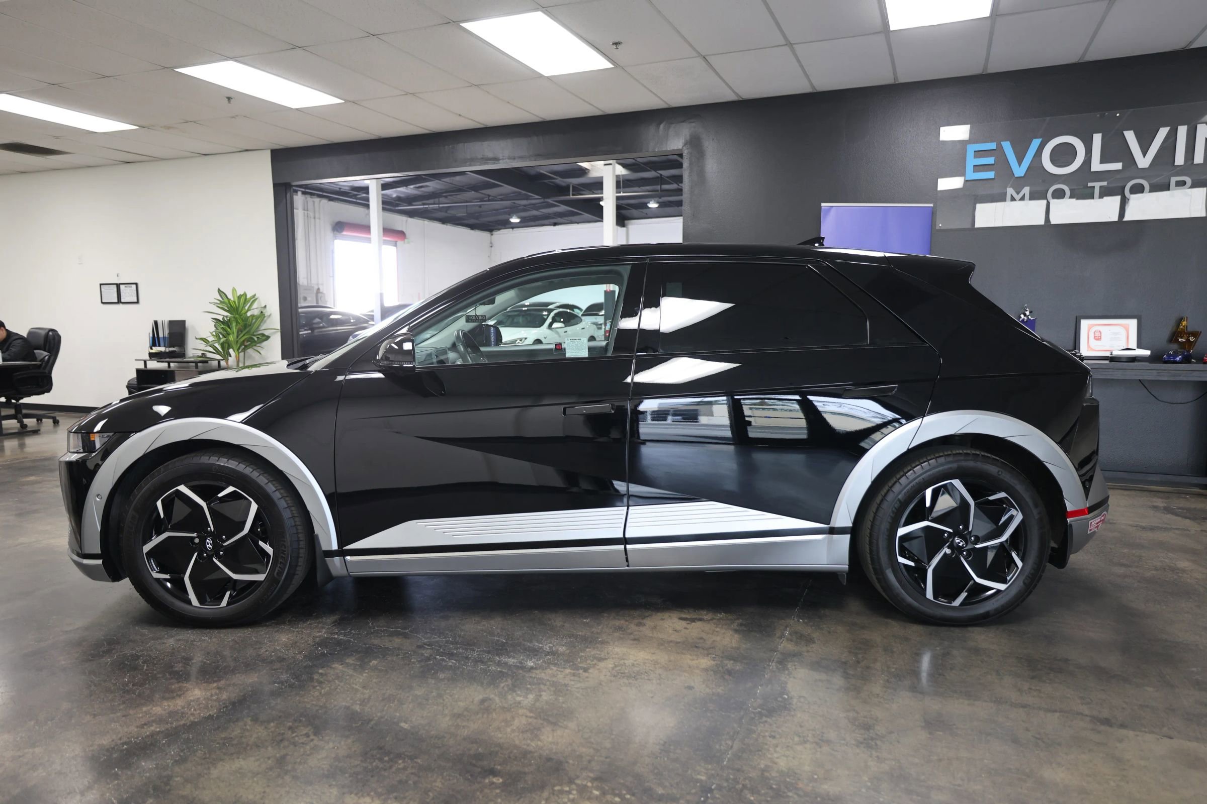 Used 2024 Hyundai Ioniq 5 Limited image 8