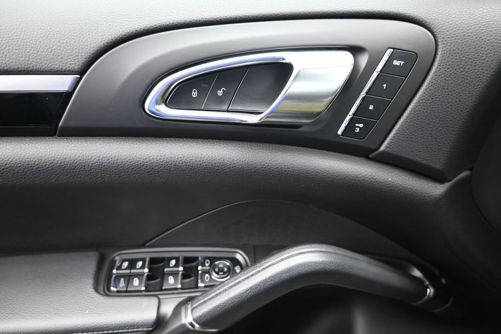 Used 2014 Porsche Cayenne AWD/4WD image 17